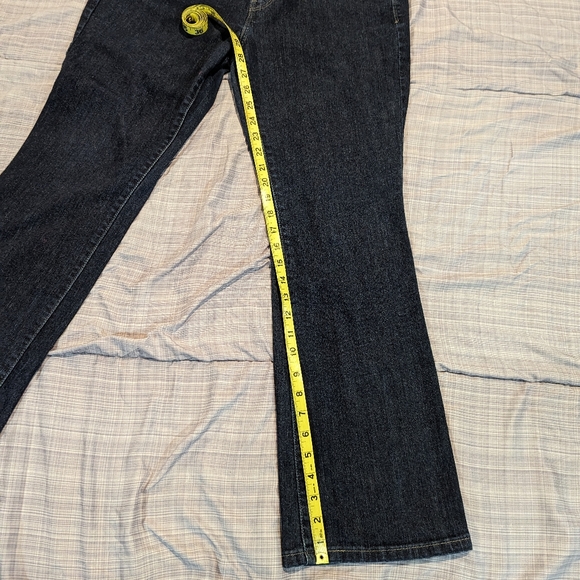 Levi's 515 Bootcut Jeans - Picture 3 of 9